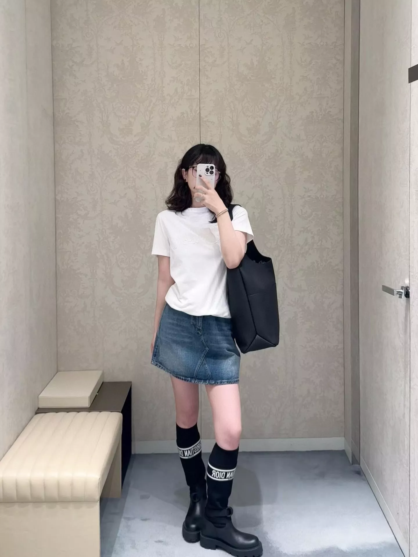 디올 시그니처 자수 반소매 티셔츠 상세 이미지 19