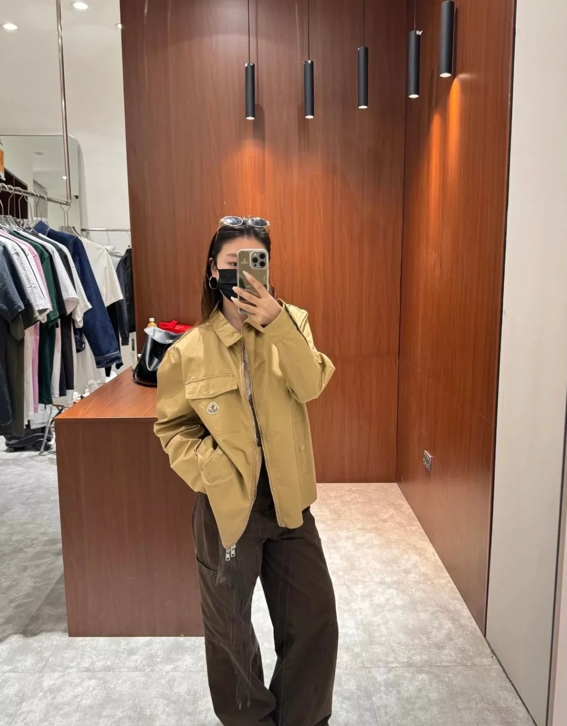 몽클레어 25FW 포켓 로고 패치 지퍼 재킷 상세 이미지 13