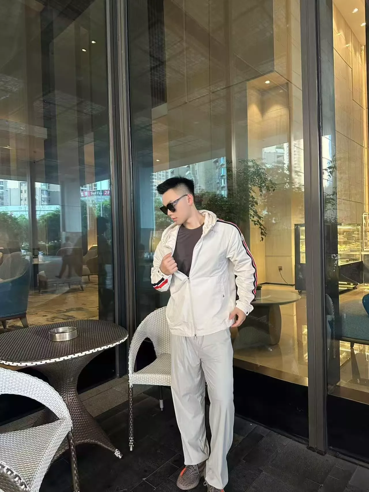 몽클레어 25FW 로고 테이프 나일론 윈드브레이커 후드 재킷 상세 이미지 15