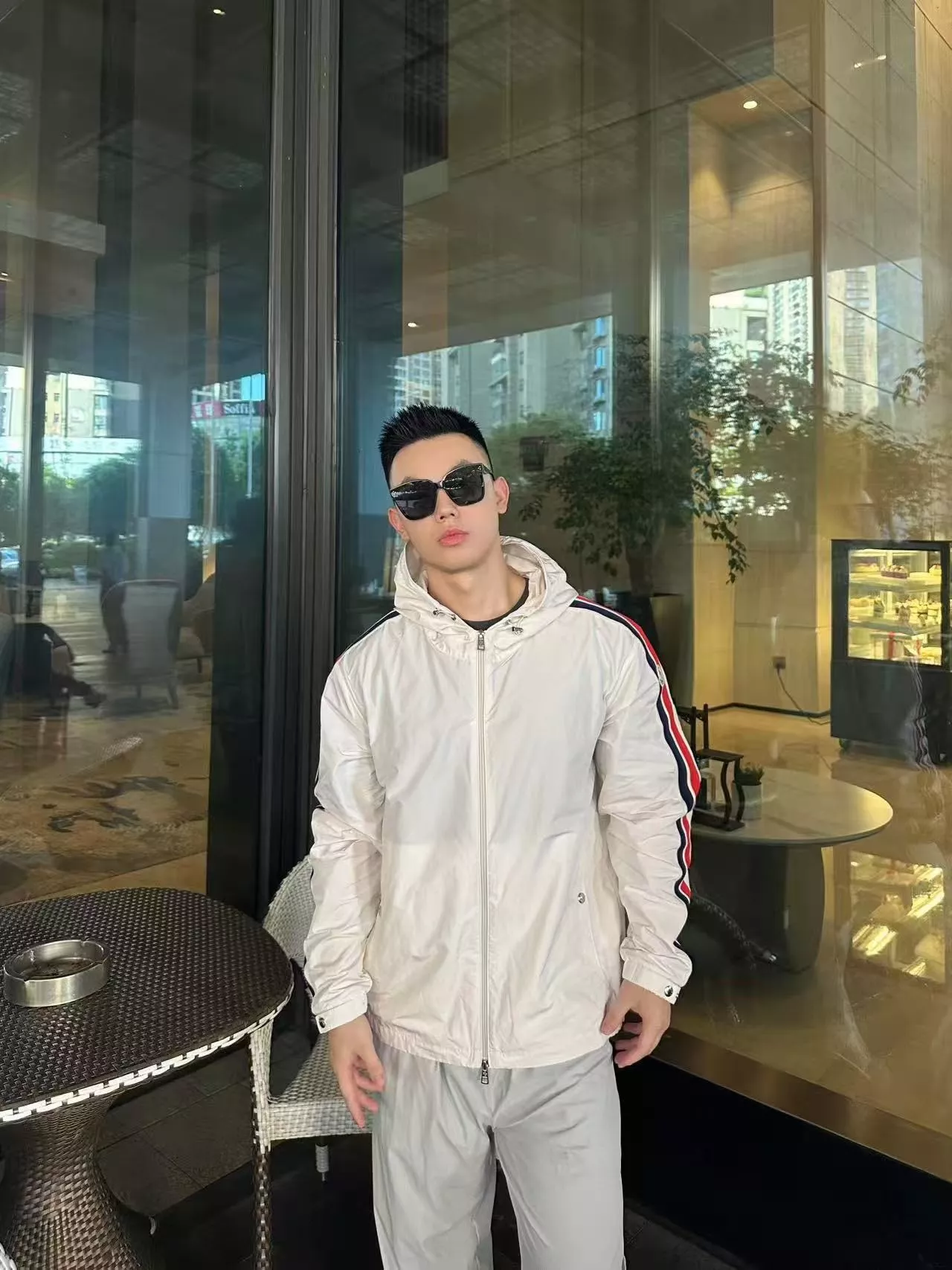 몽클레어 25FW 로고 테이프 나일론 윈드브레이커 후드 재킷 상세 이미지 14