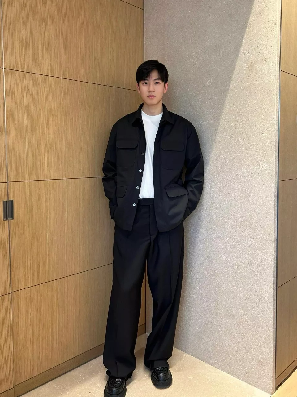 디올 25FW 포켓 4개 백 스트랩 허리 조절 셔츠형 재킷 상세 이미지 12