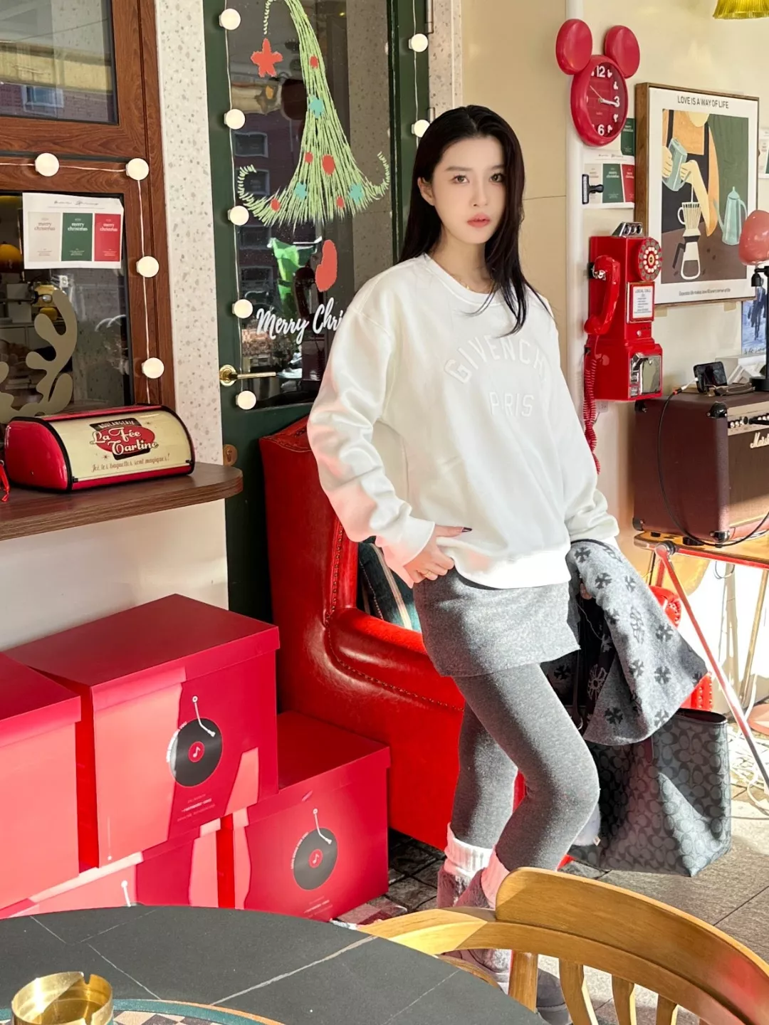 지방시 25FW 실리콘 레터링 라운드넥 스웻셔츠 상세 이미지 16