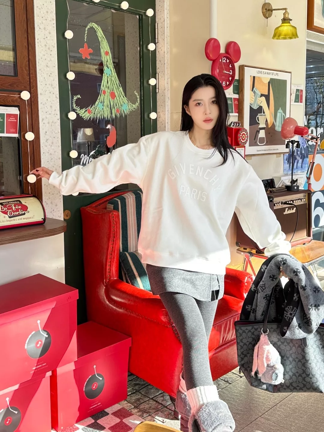 지방시 25FW 실리콘 레터링 라운드넥 스웻셔츠 상세 이미지 14