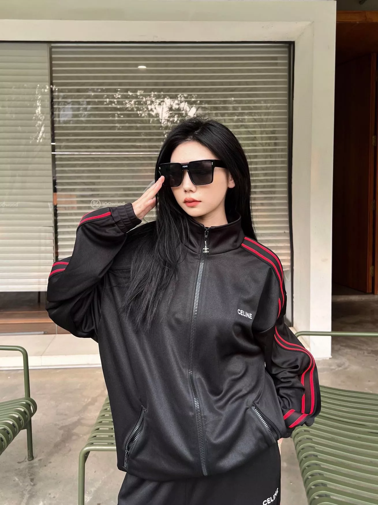 셀린느 23FW 자수 로고 레드 라인 테이프 집업 재킷 상세 이미지 19