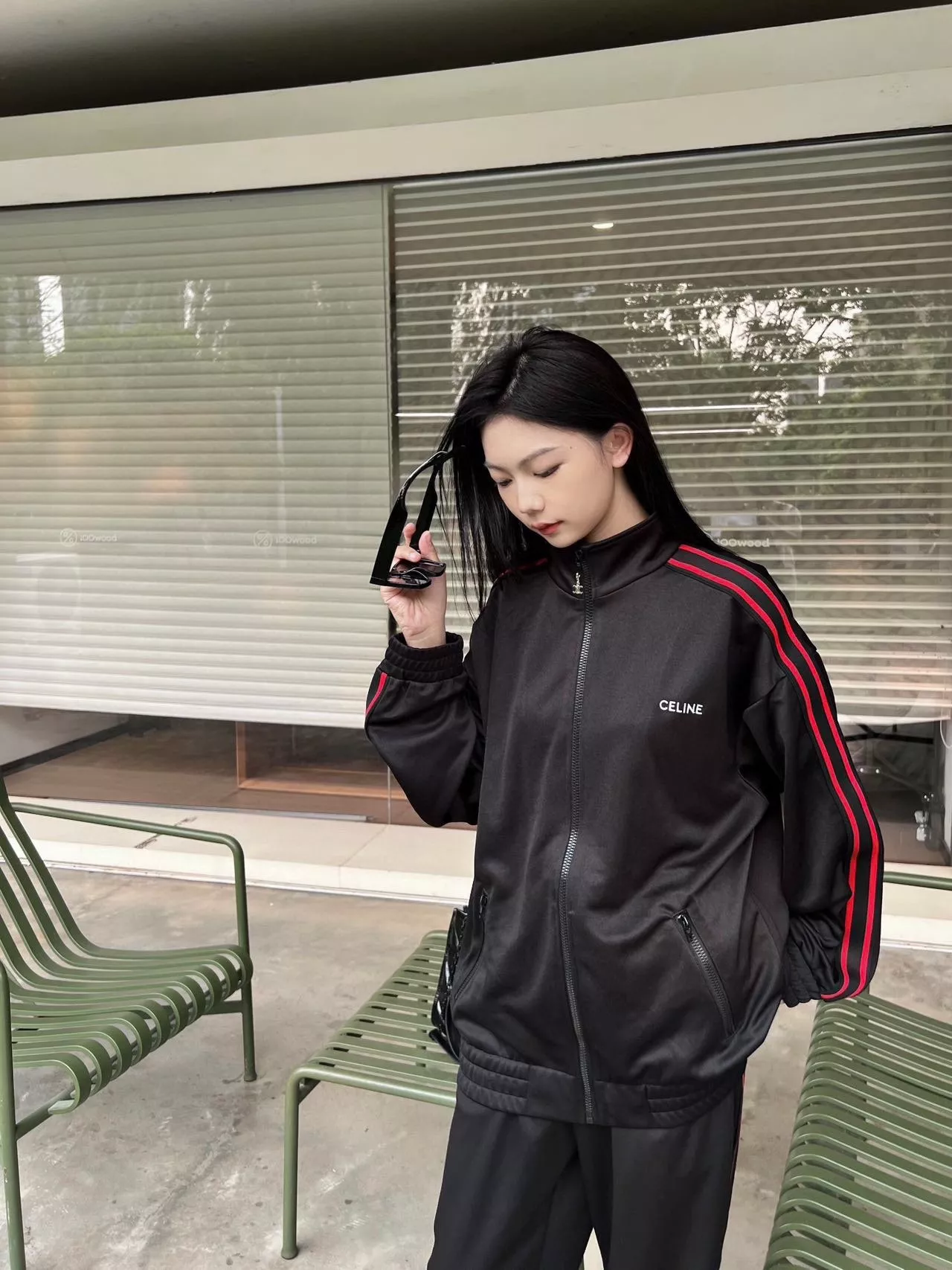 셀린느 23FW 자수 로고 레드 라인 테이프 집업 재킷 상세 이미지 17