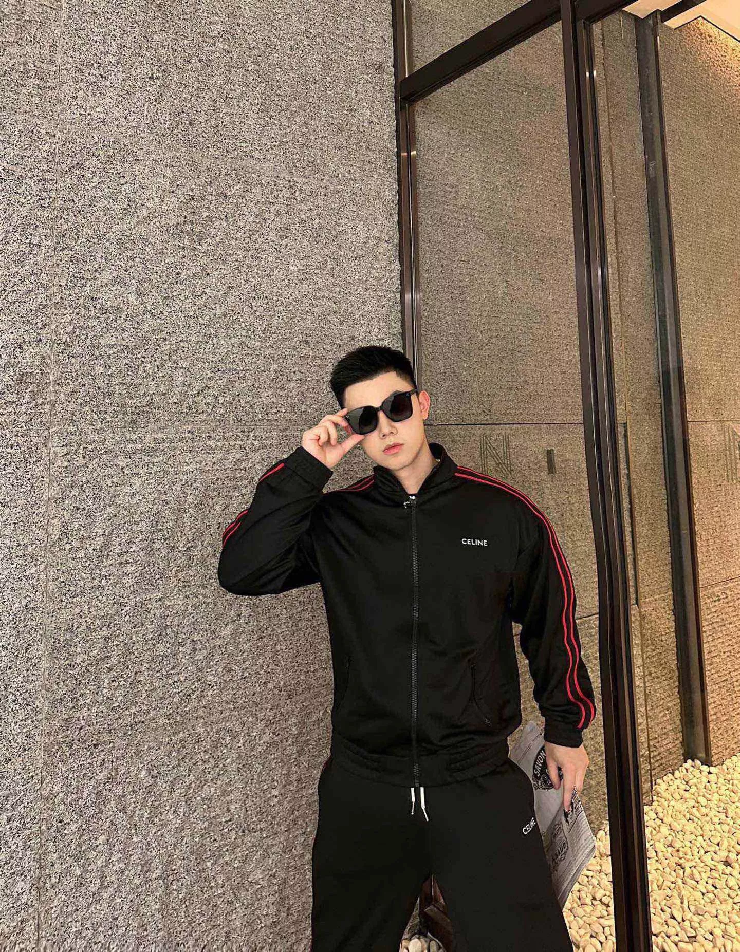 셀린느 23FW 자수 로고 레드 라인 테이프 집업 재킷 상세 이미지 14