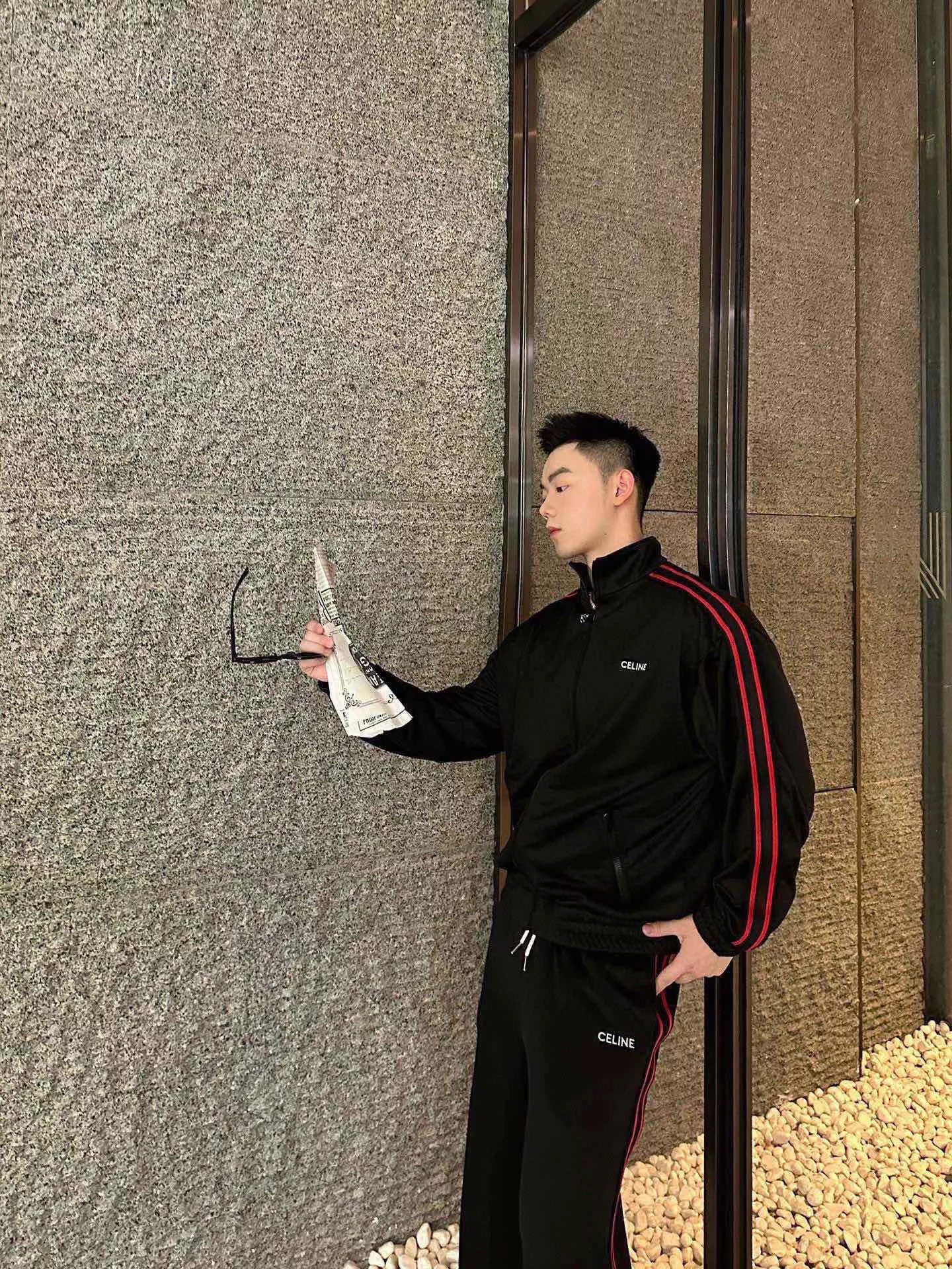 셀린느 23FW 자수 로고 레드 라인 테이프 집업 재킷 상세 이미지 15