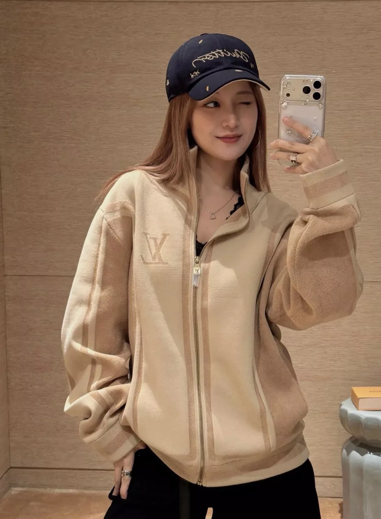 루이비통 25FW 옐로우 화이트 배색 자카드 하이넥 집업 재킷 상세 이미지 17