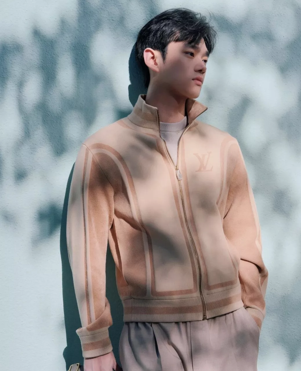루이비통 25FW 옐로우 화이트 배색 자카드 하이넥 집업 재킷 상세 이미지 12