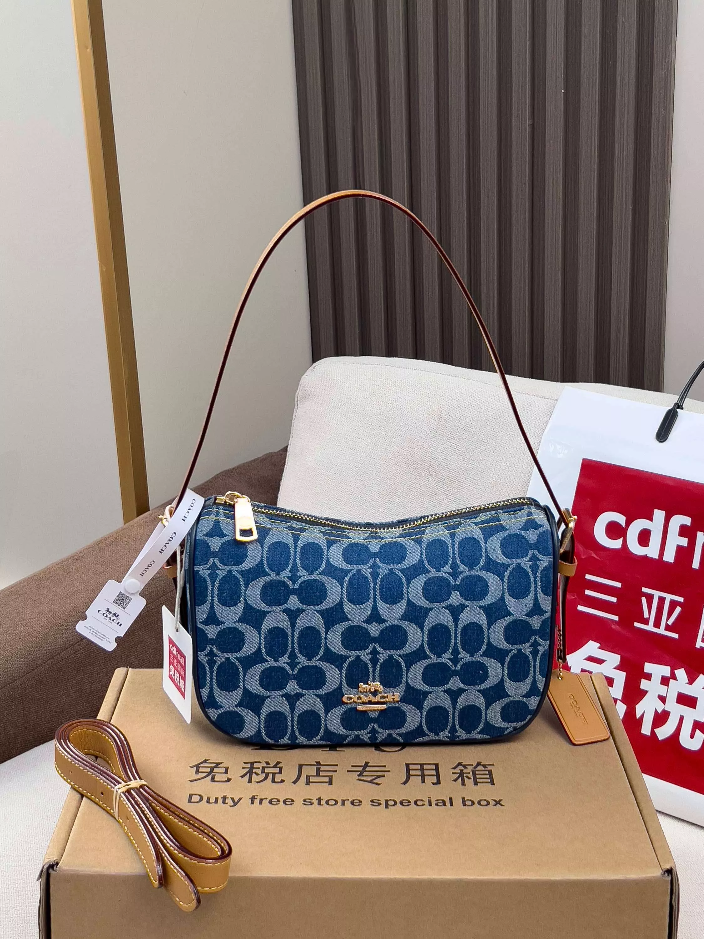 코치 카일리 23 피넛백 상세 이미지 4