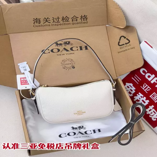 코치 카일리 23 페블 레더 백