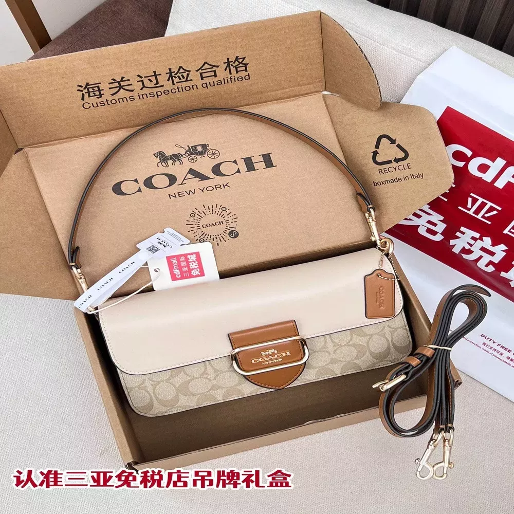 코치 시그니처 캔버스 로고 버클 바게트 숄더백