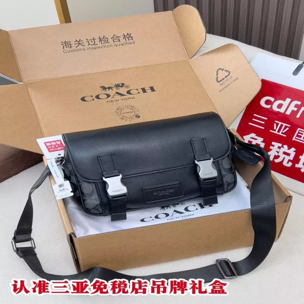 코치 트랙 플랩 버클 메신저백