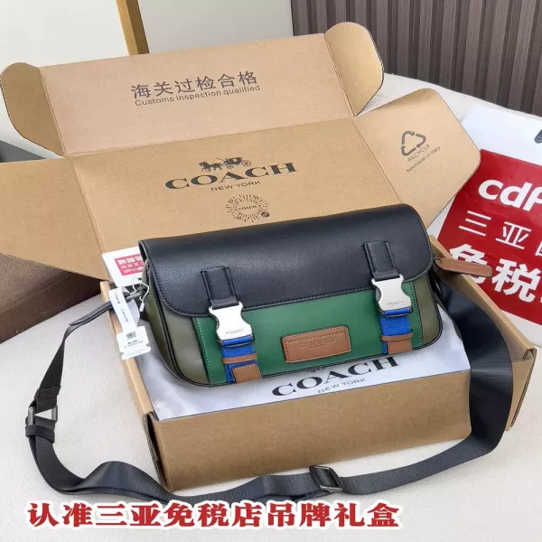 코치 트랙 플랩 버클 메신저백