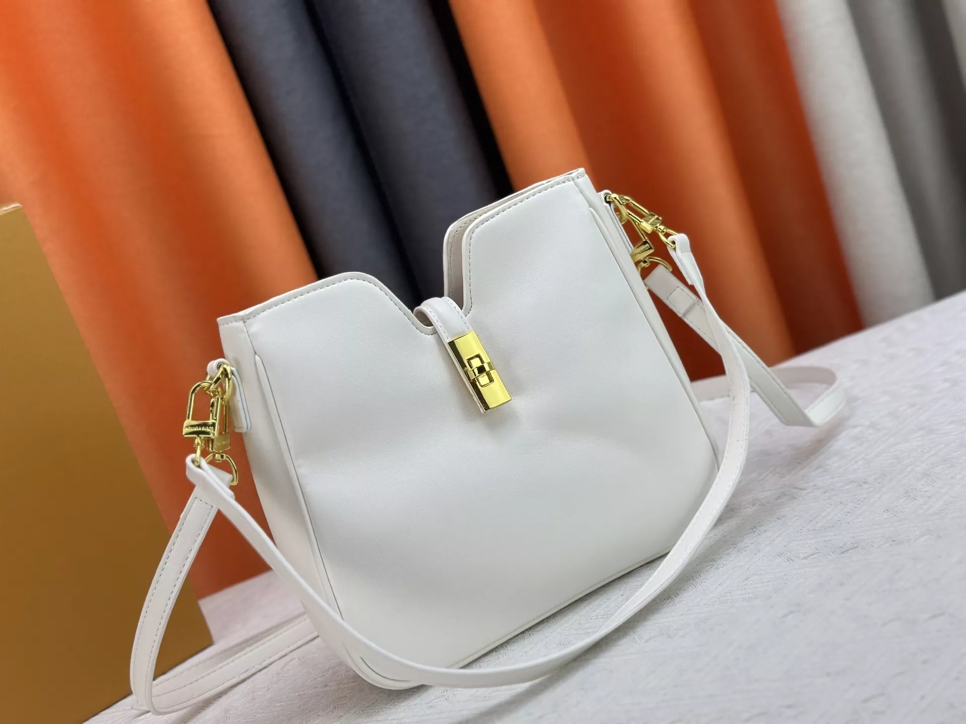 루이비통 미니멀 Hobo 실루엣 숄더백 상세 이미지 2