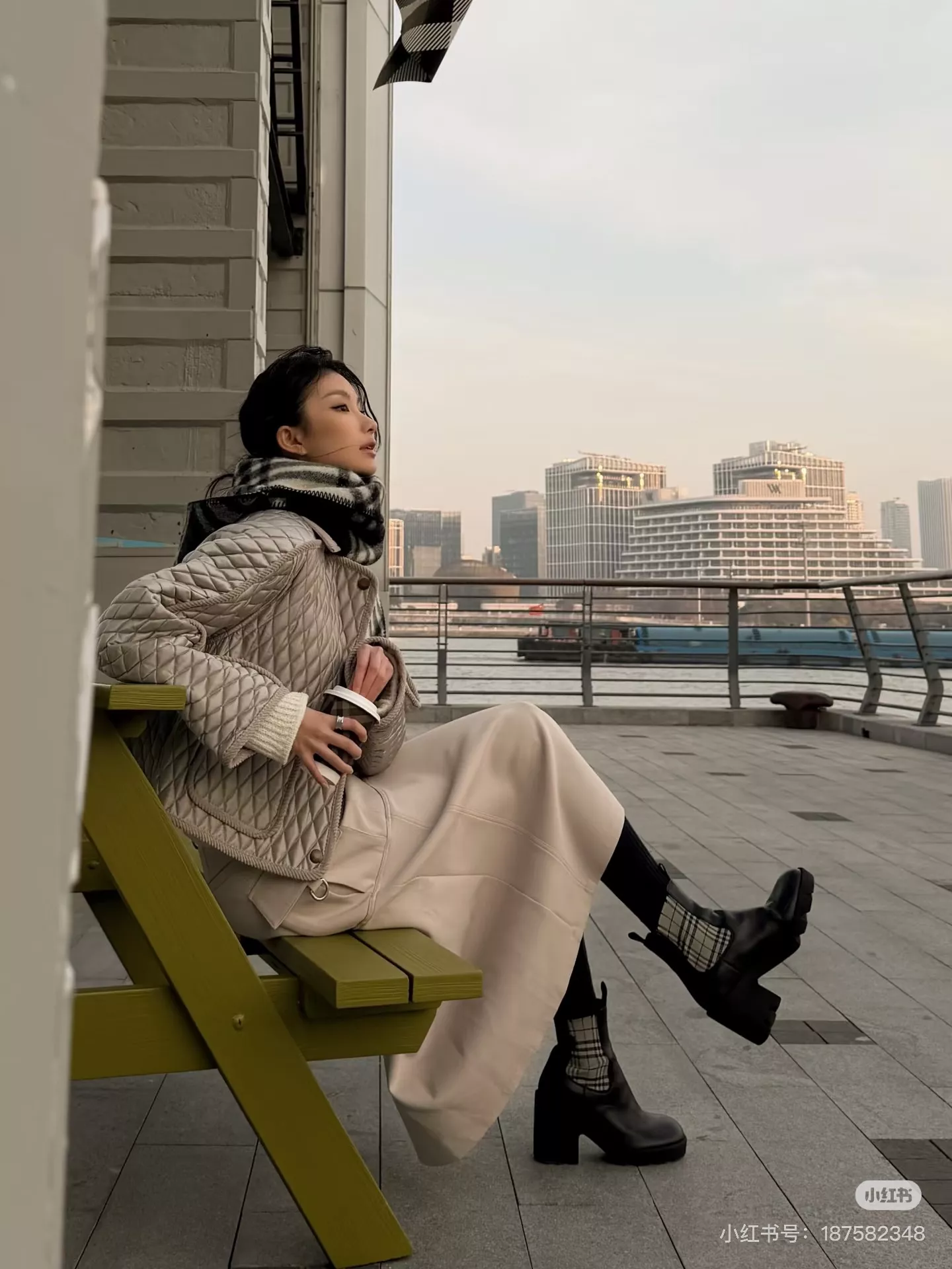 버버리 플로리스톤 여성 숏 퀼팅 나일론 패딩 재킷 상세 이미지 108
