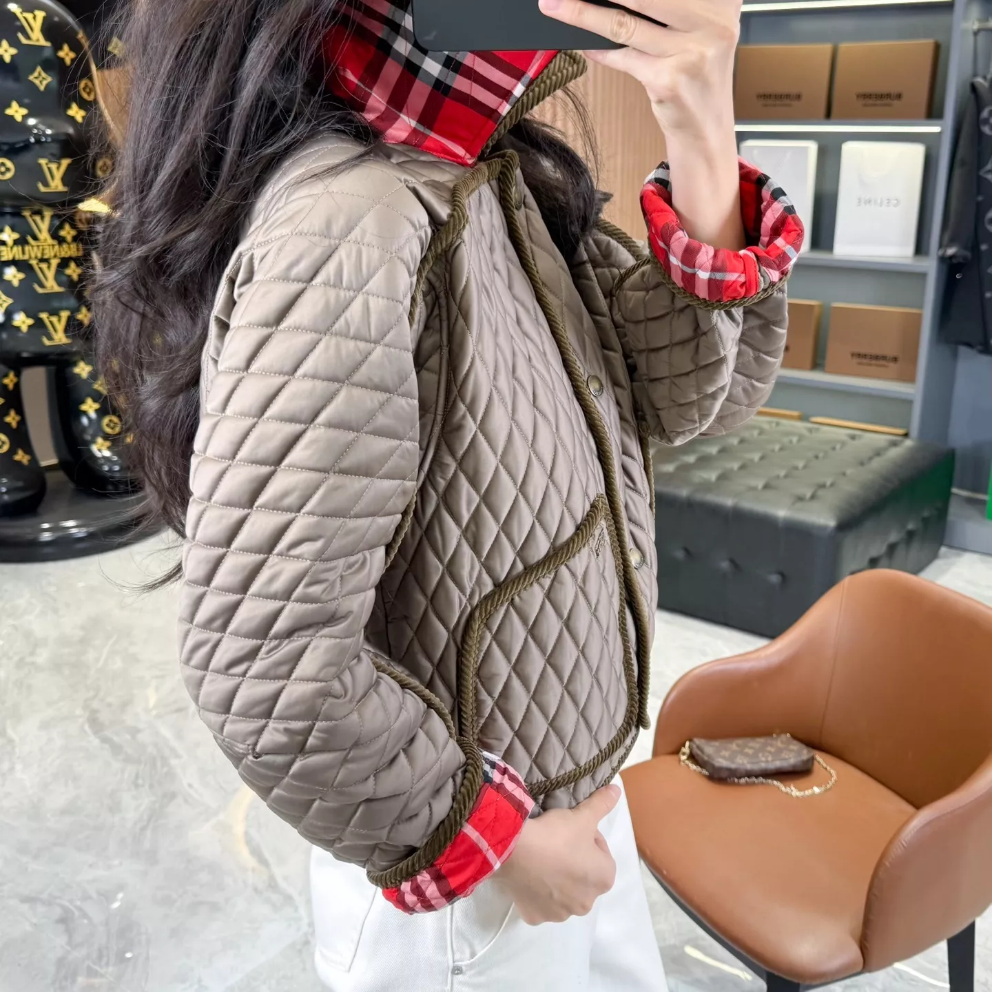 버버리 플로리스톤 여성 숏 퀼팅 나일론 패딩 재킷 상세 이미지 145