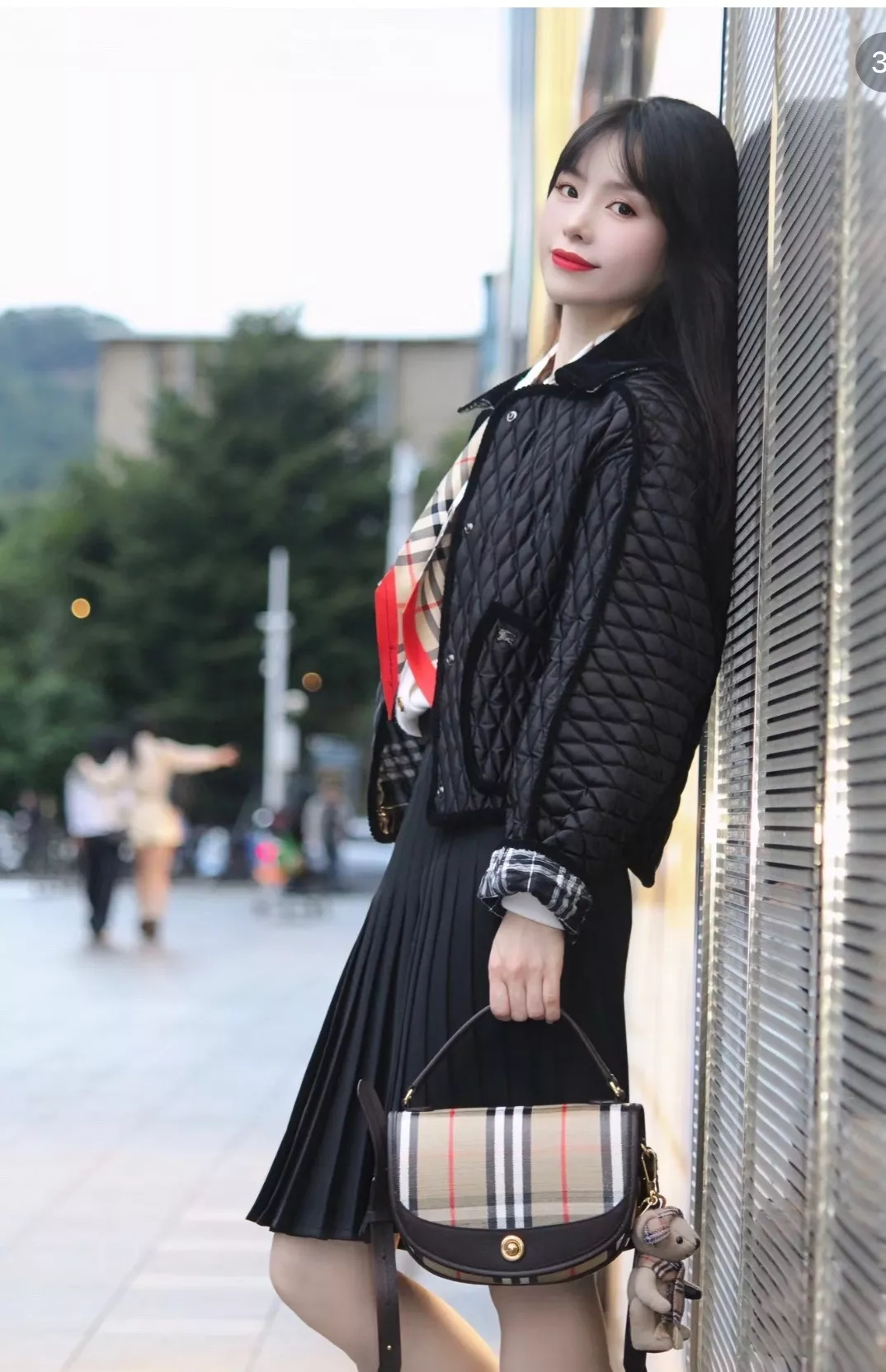 버버리 플로리스톤 여성 숏 퀼팅 나일론 패딩 재킷 상세 이미지 123