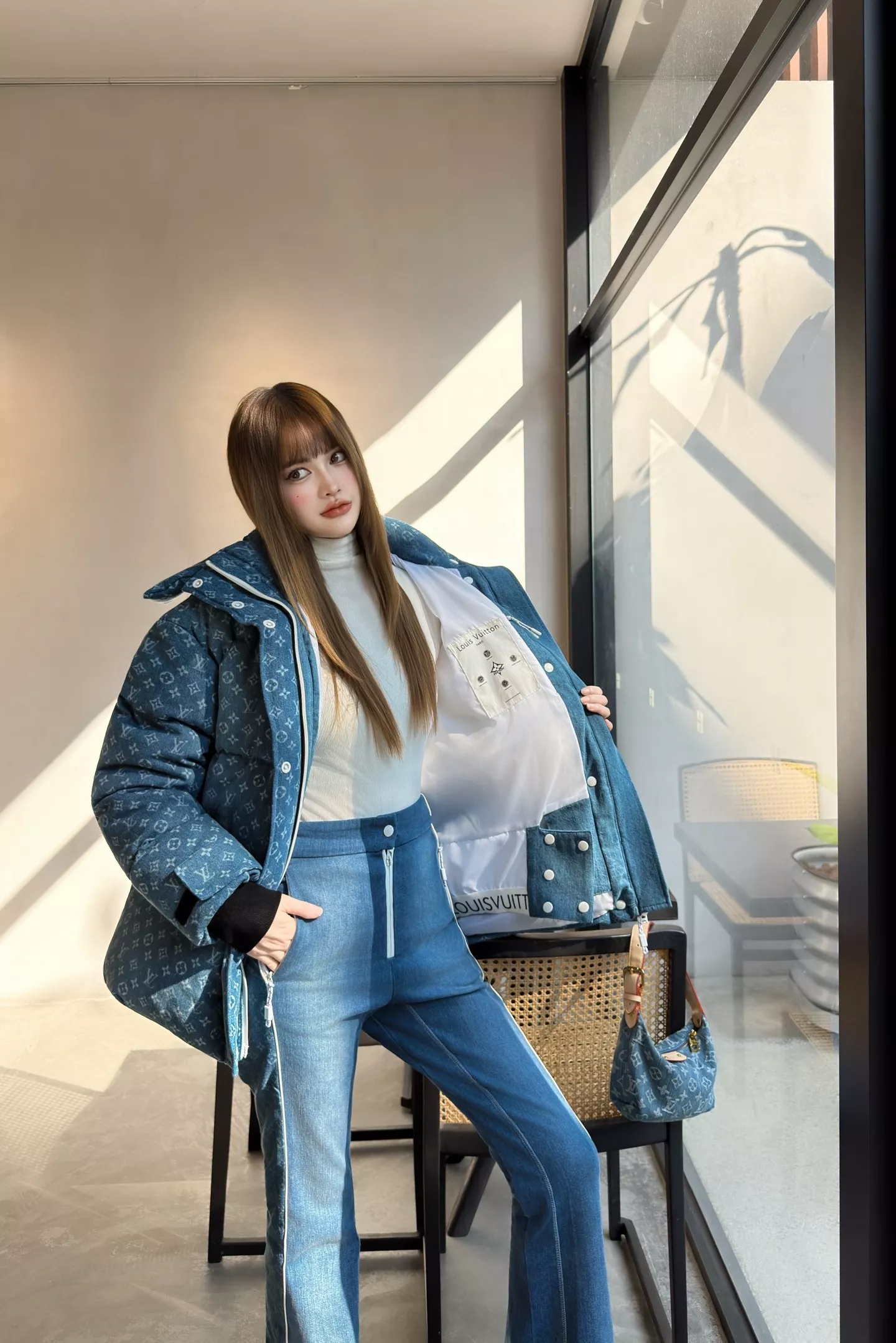 루이비통 모노그램 패널 하이웨이스트 마이크로 플레어 데님 팬츠 상세 이미지 31