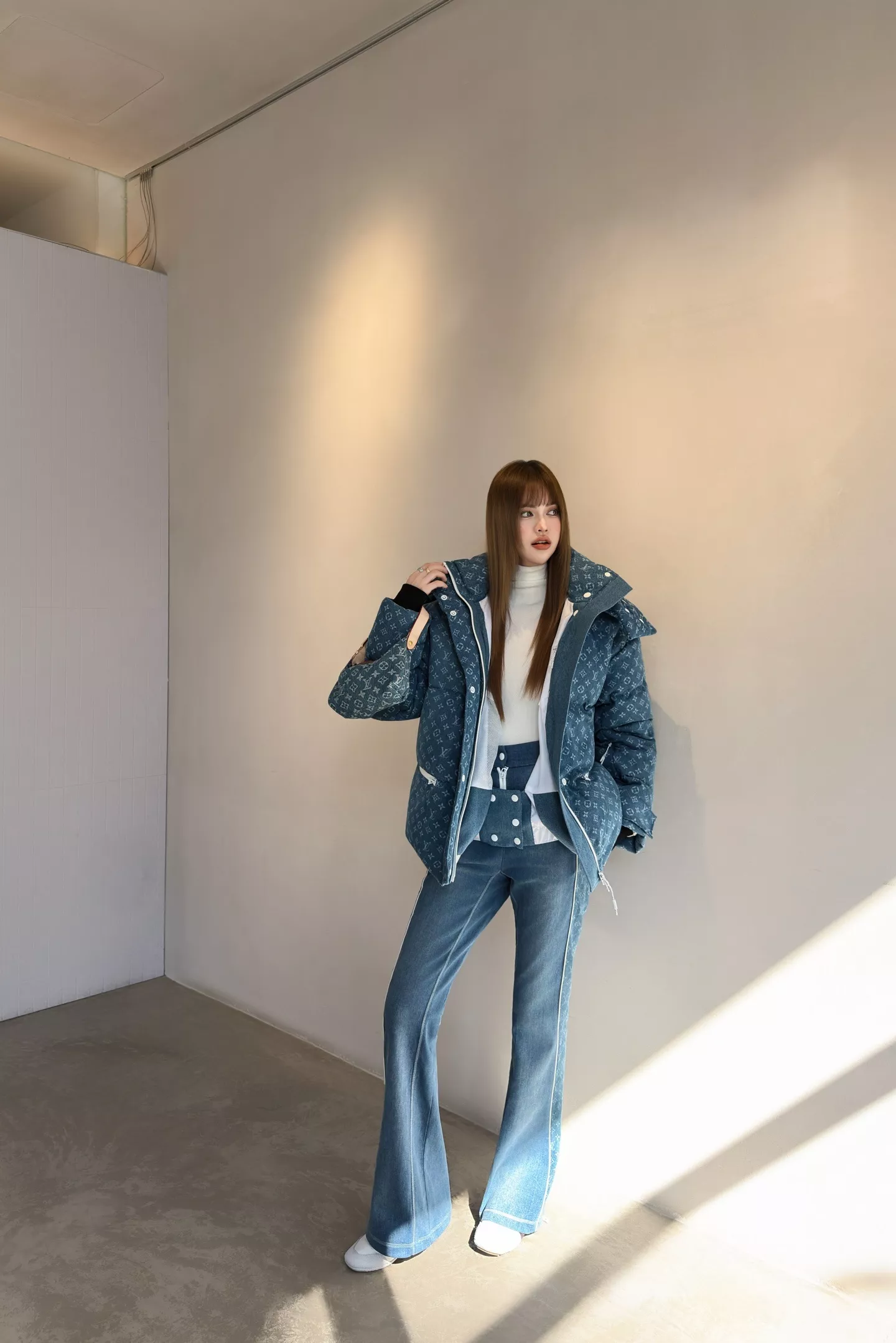루이비통 모노그램 패널 하이웨이스트 마이크로 플레어 데님 팬츠 상세 이미지 32