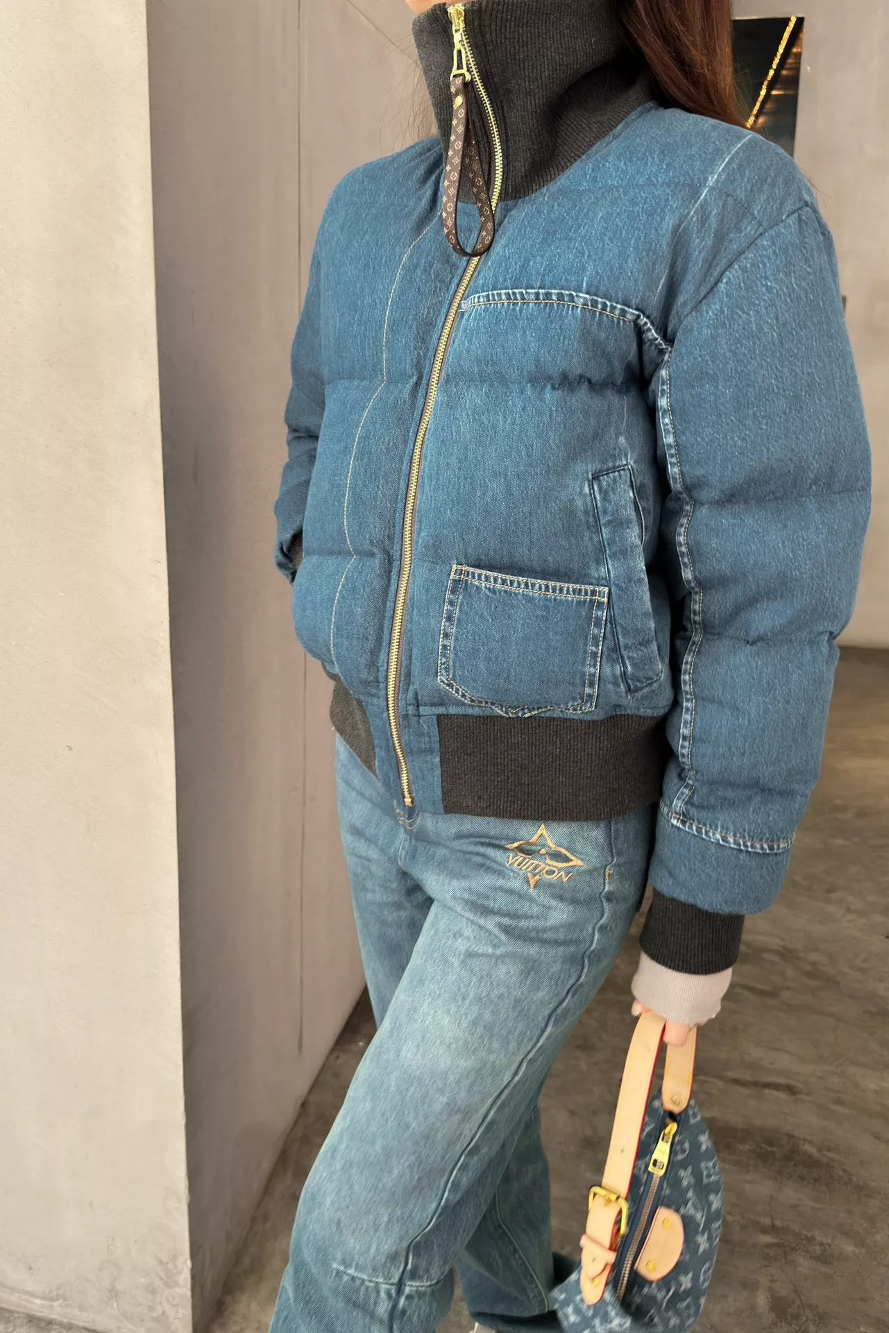 루이비통 데님 패치워크 하이넥 쇼트 다운 재킷 상세 이미지 62