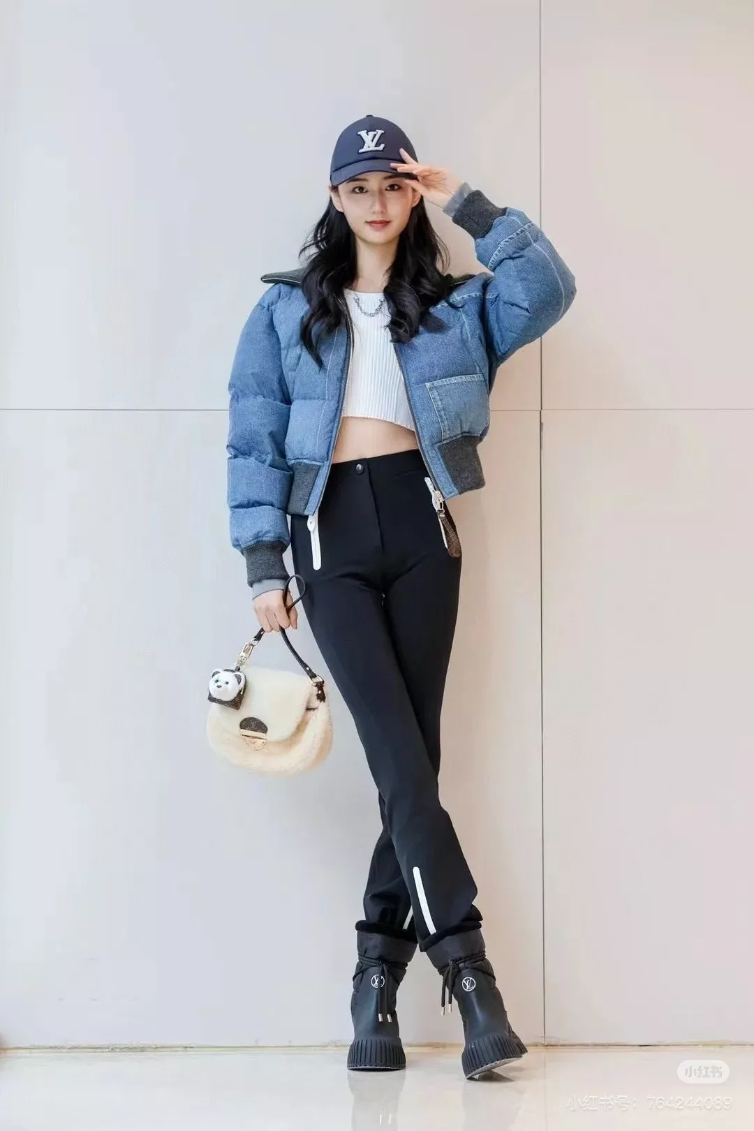 루이비통 데님 패치워크 하이넥 쇼트 다운 재킷 상세 이미지 44