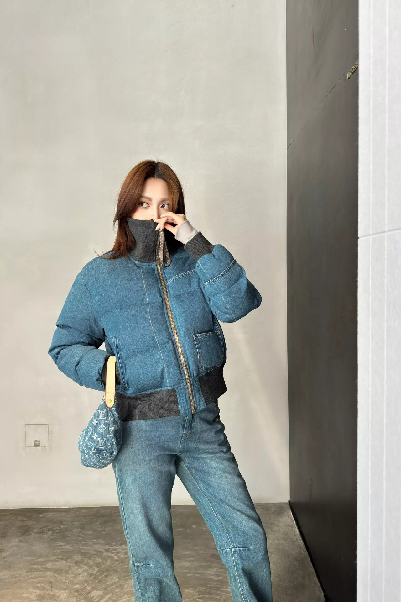 루이비통 데님 패치워크 하이넥 쇼트 다운 재킷 상세 이미지 61