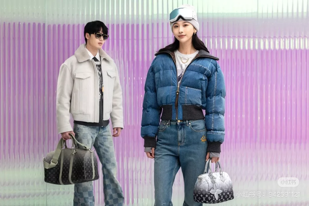루이비통 데님 패치워크 하이넥 쇼트 다운 재킷 상세 이미지 43