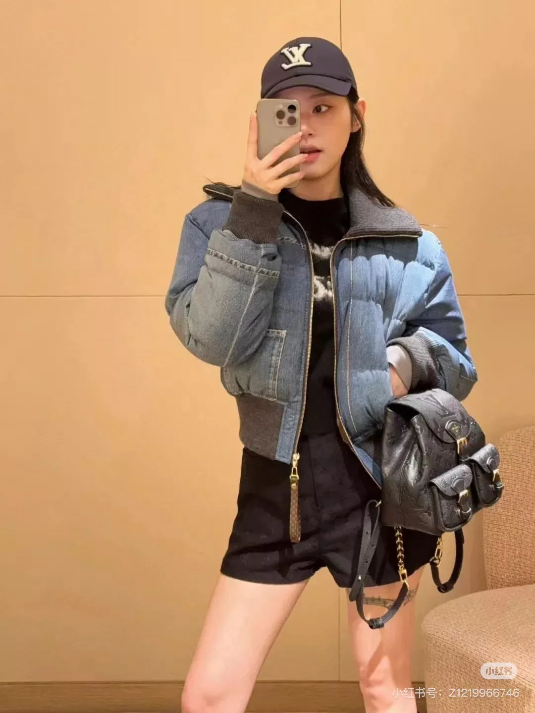 루이비통 데님 패치워크 하이넥 쇼트 다운 재킷 상세 이미지 30