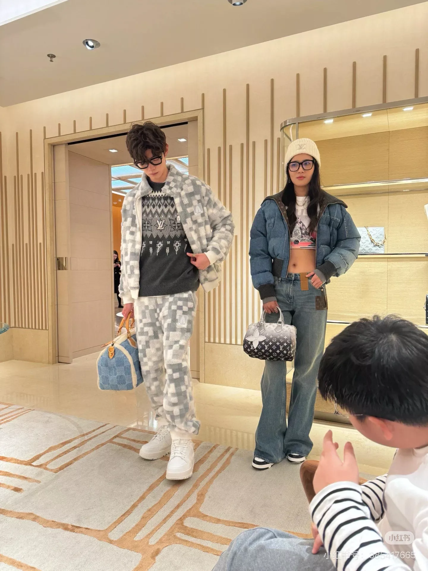 루이비통 데님 패치워크 하이넥 쇼트 다운 재킷 상세 이미지 46