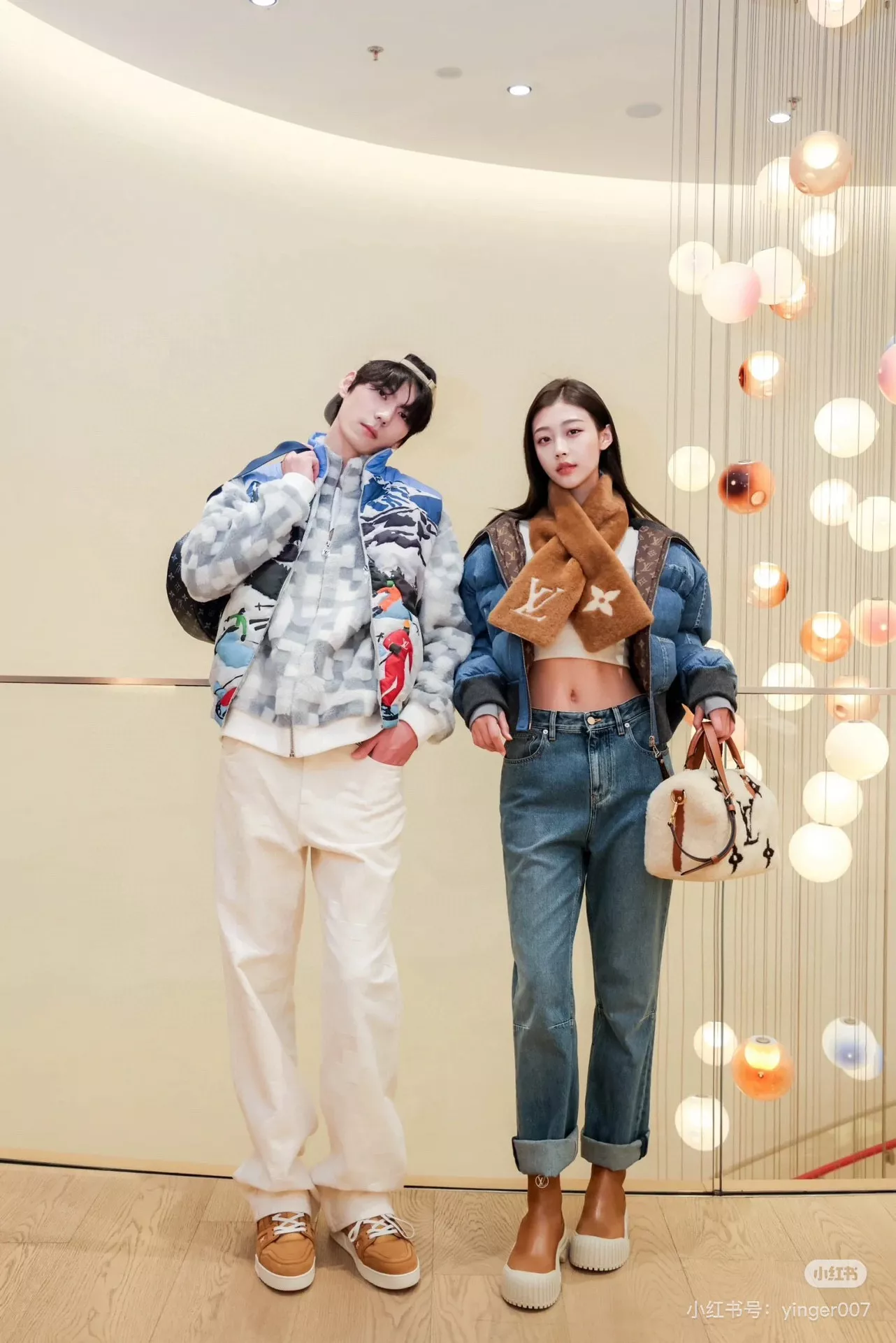 루이비통 데님 패치워크 하이넥 쇼트 다운 재킷 상세 이미지 53