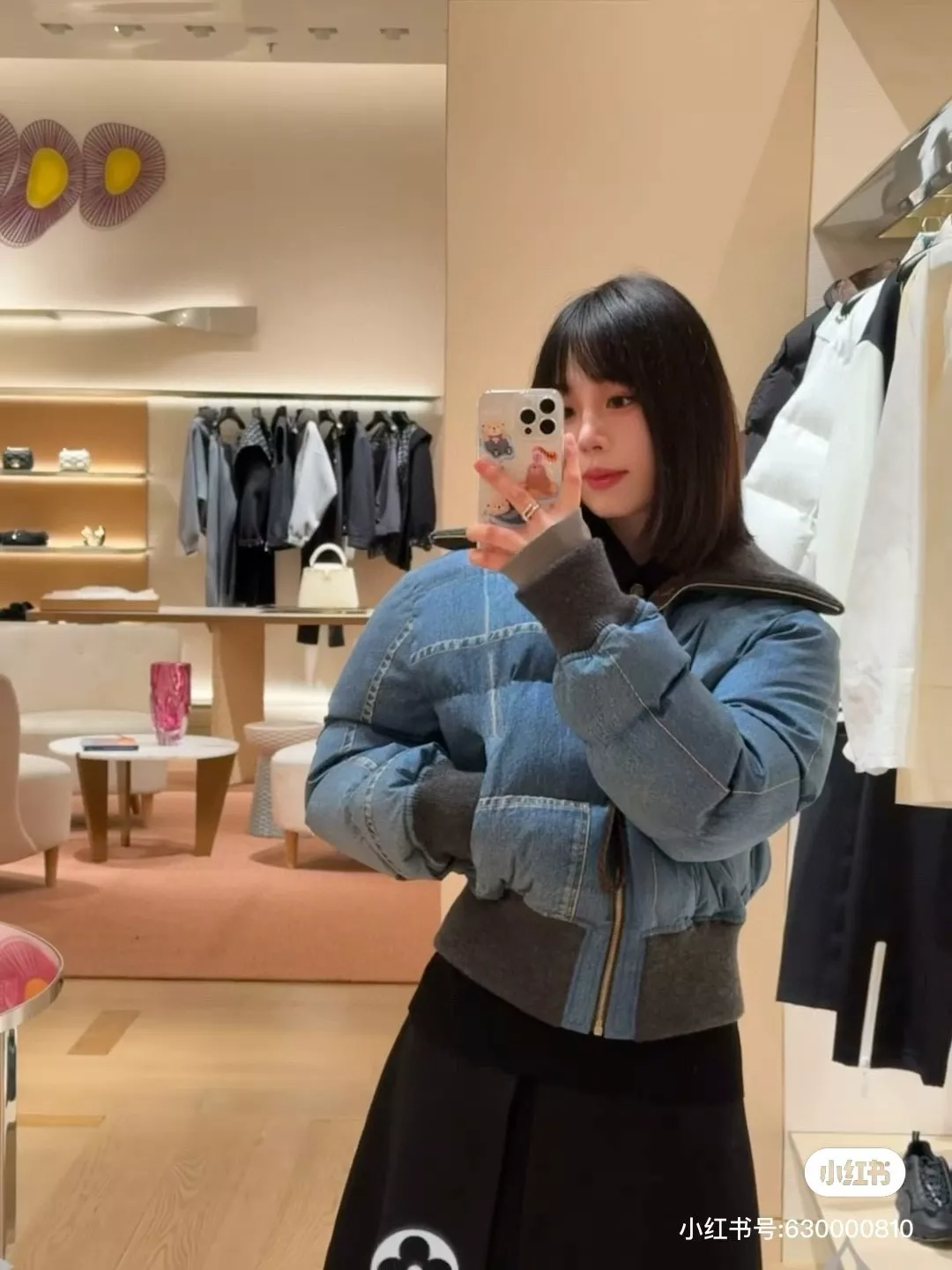 루이비통 데님 패치워크 하이넥 쇼트 다운 재킷 상세 이미지 28