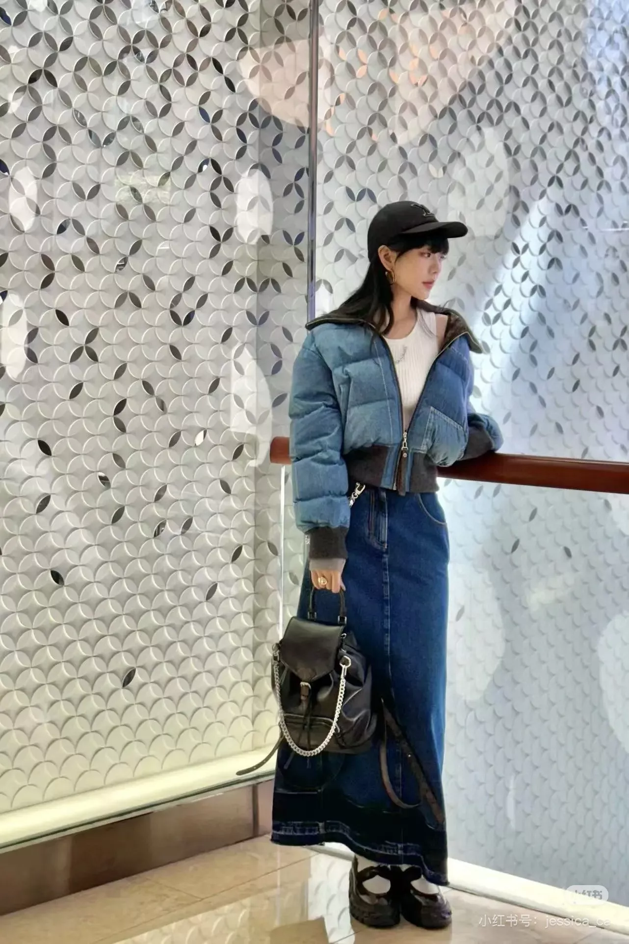 루이비통 데님 패치워크 하이넥 쇼트 다운 재킷 상세 이미지 34