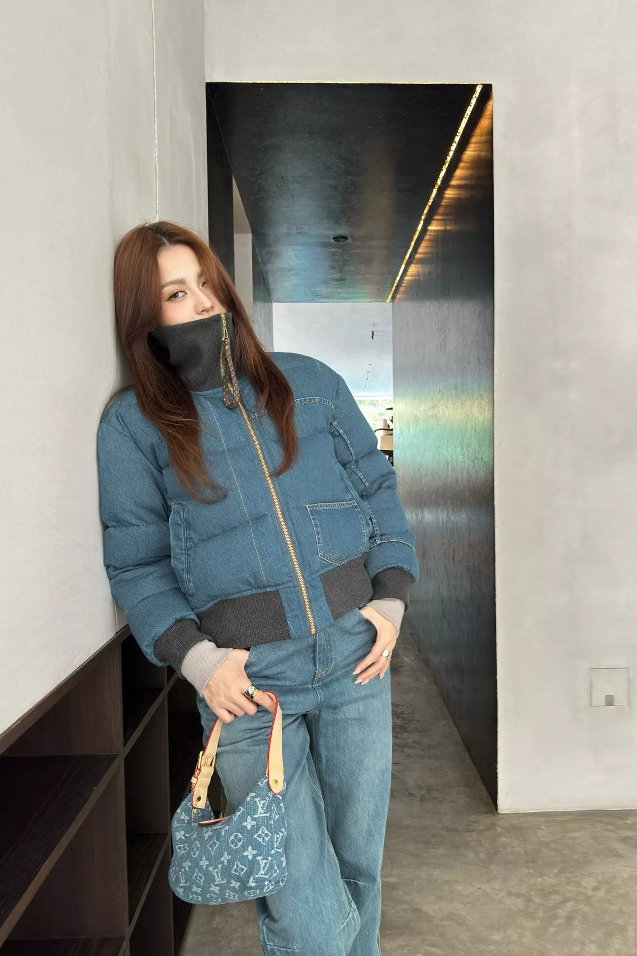 루이비통 데님 패치워크 하이넥 쇼트 다운 재킷 상세 이미지 64