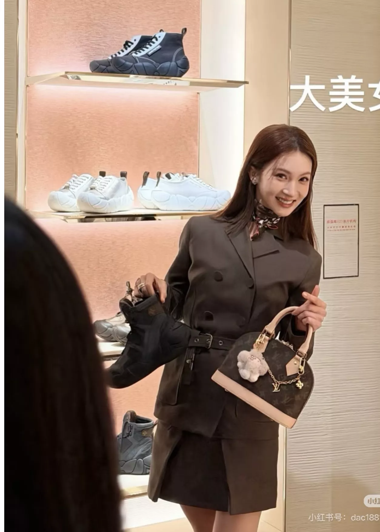 루이비통 그레이그린 플리츠 레더 벨트 포켓 미니 스커트 상세 이미지 14
