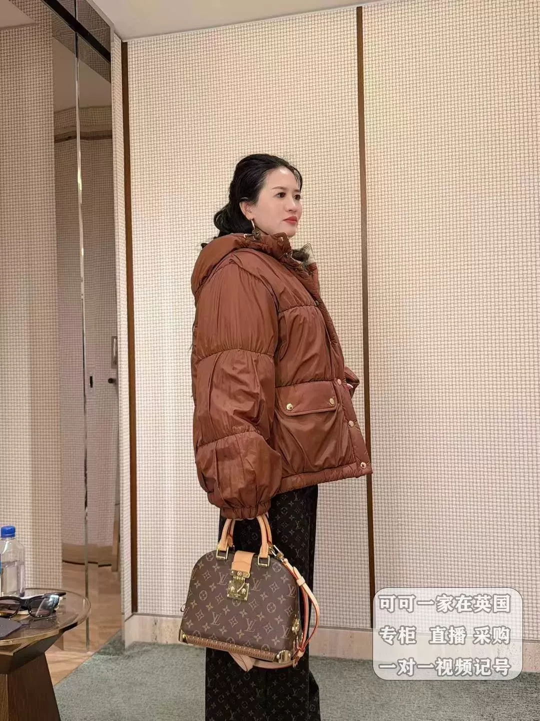 루이비통 브라운 숏 후드 다운 패딩 재킷 상세 이미지 27