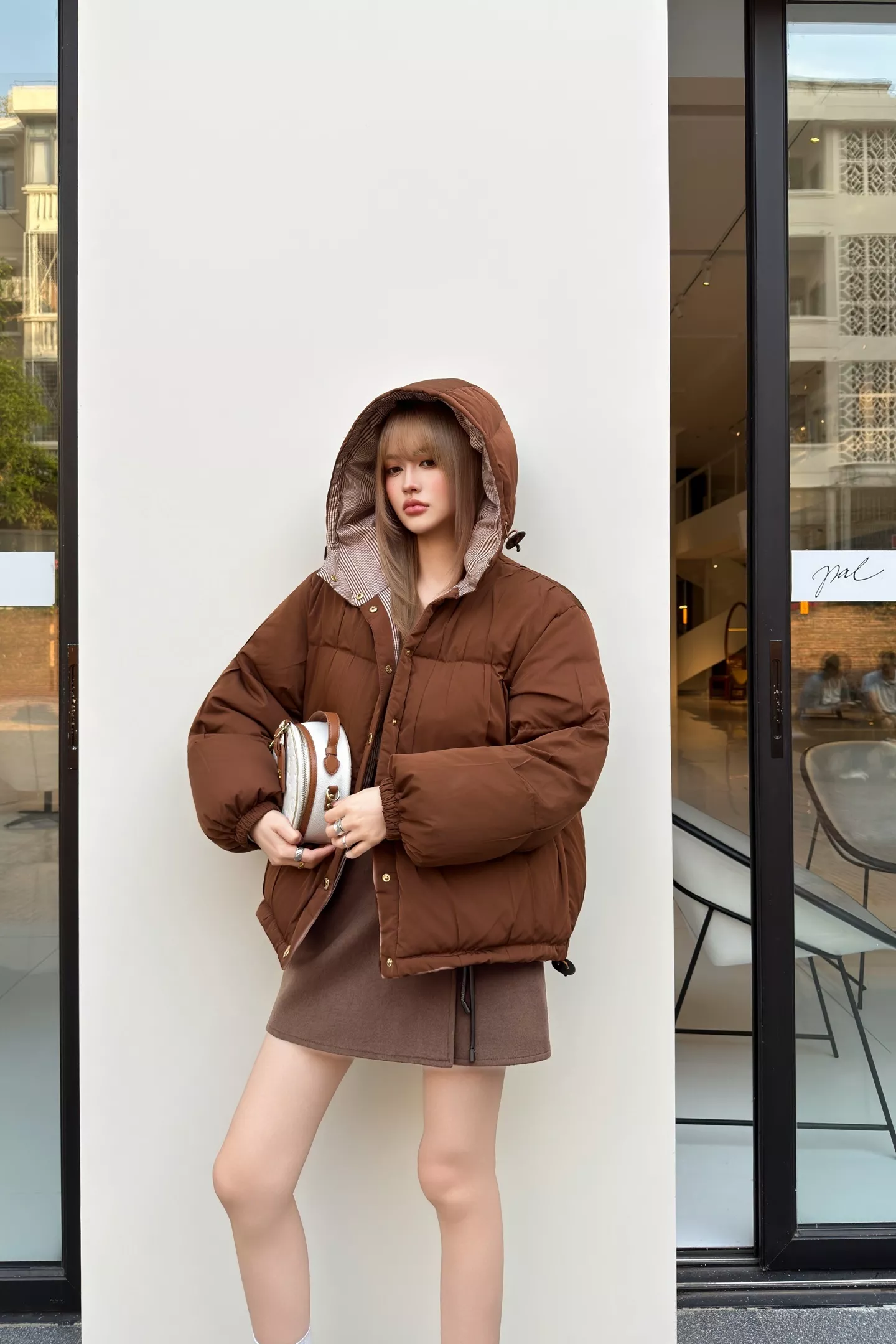 루이비통 브라운 숏 후드 다운 패딩 재킷 상세 이미지 32