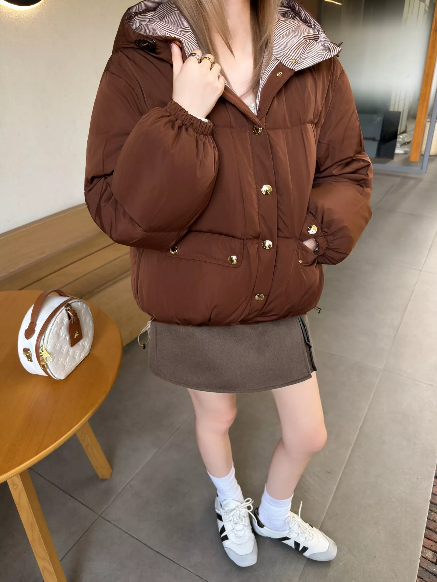 루이비통 브라운 숏 후드 다운 패딩 재킷 상세 이미지 41