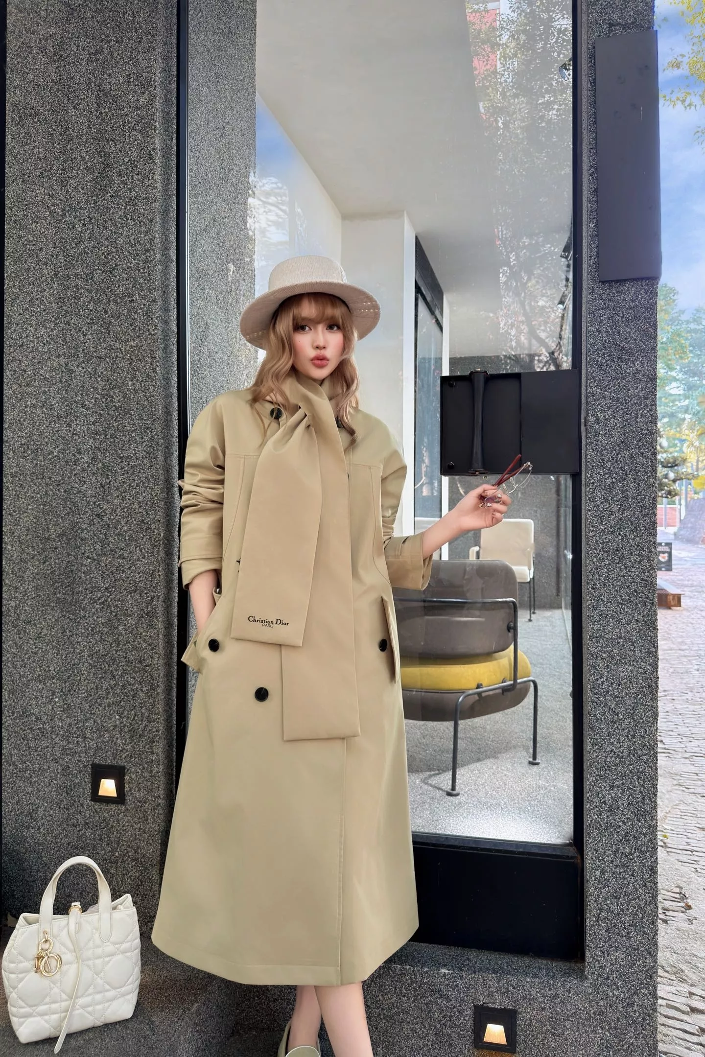 디올 25FW 탈부착 머플러형 넥워머 더블버튼 트렌치 코트 상세 이미지 33