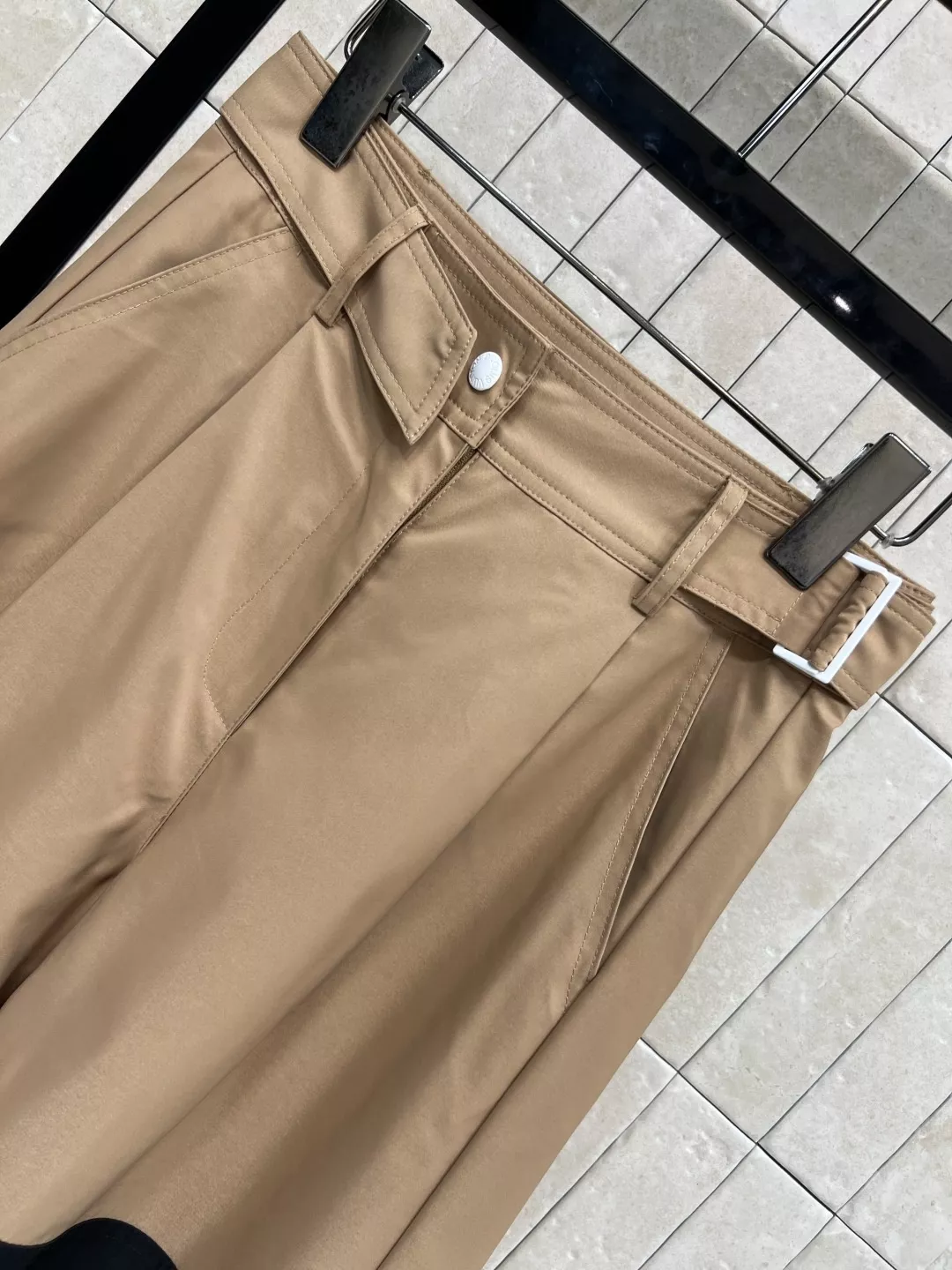 루이비통 25FW 투톤 배색 카고 팬츠 상세 이미지 2