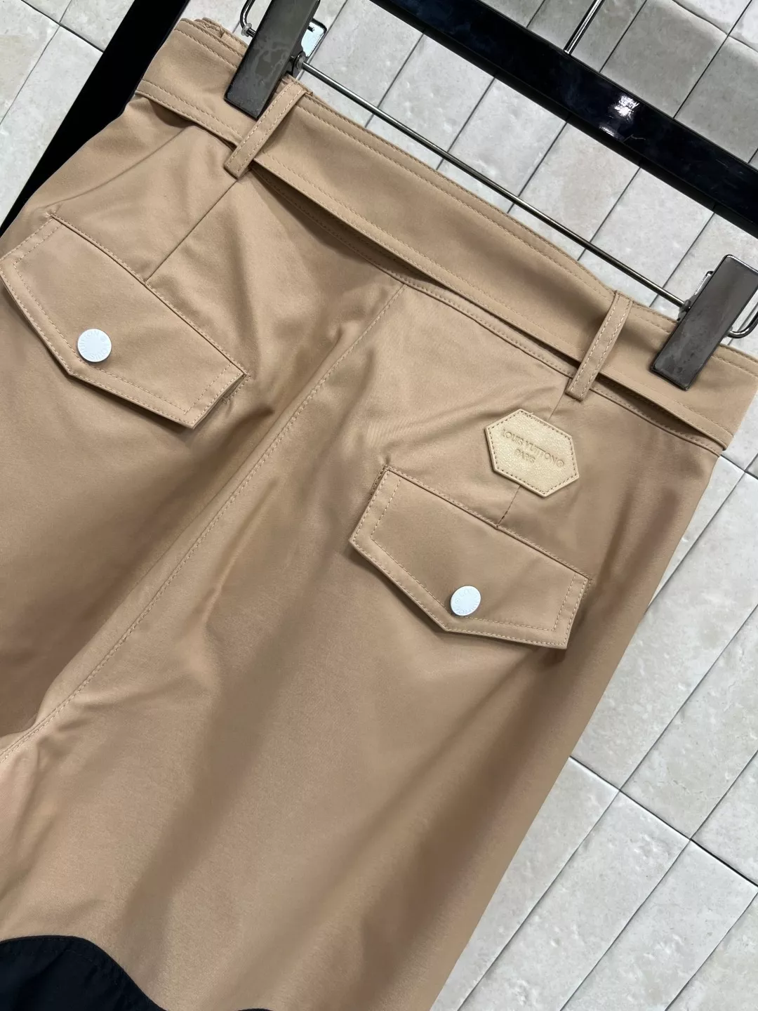 루이비통 25FW 투톤 배색 카고 팬츠 상세 이미지 8