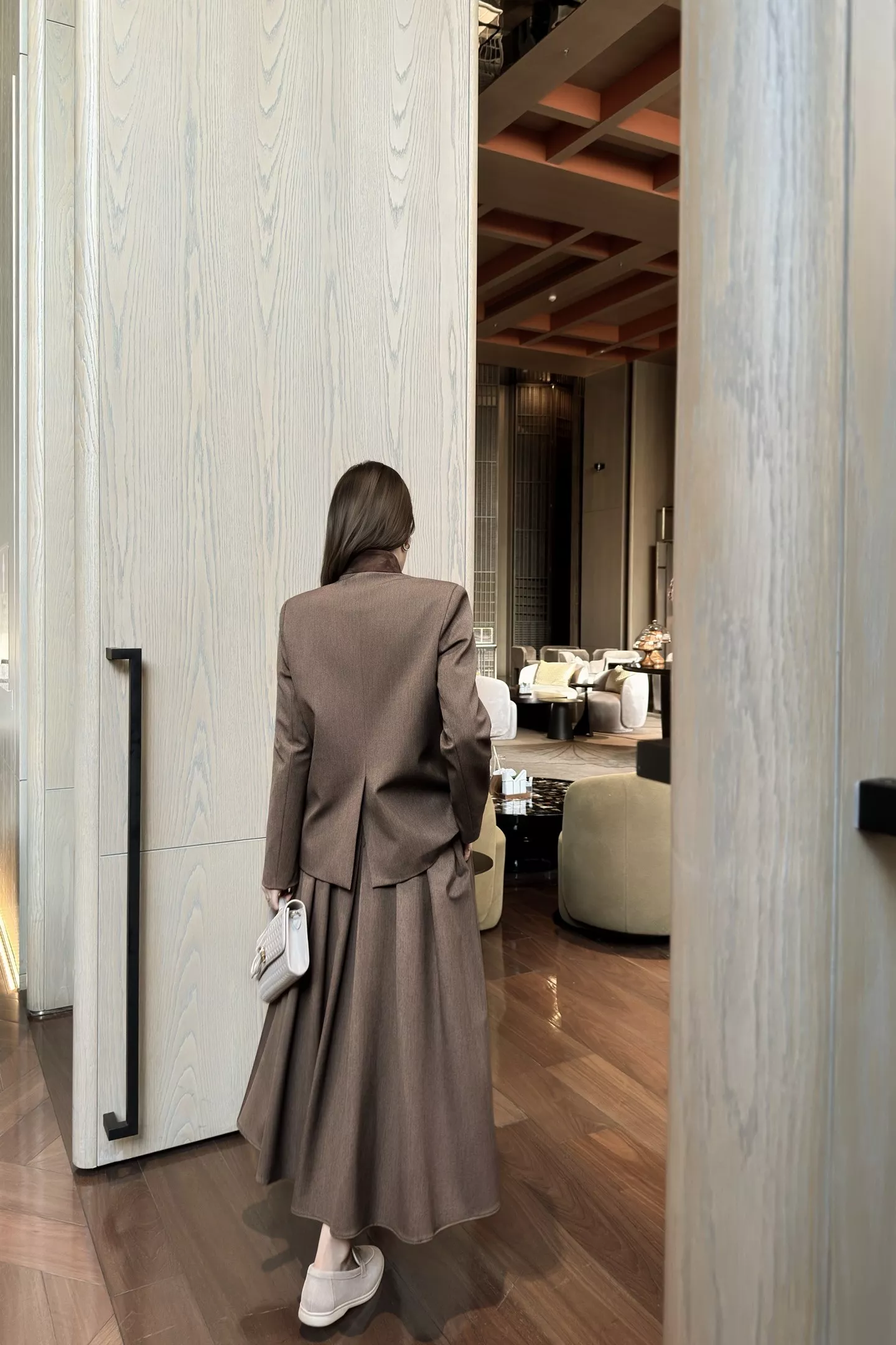 로로피아나 25FW 배색 스탠드카라 테일러드 재킷 상세 이미지 34