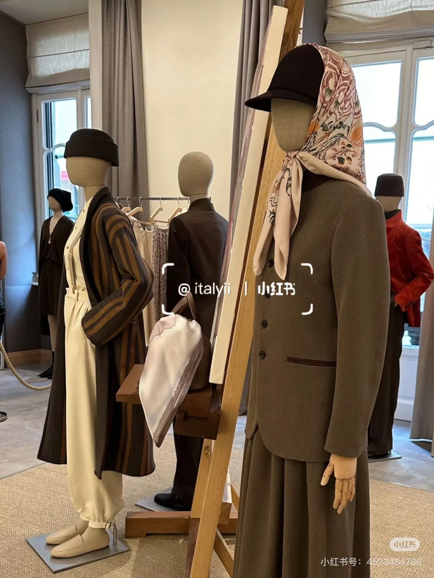 로로피아나 25FW 배색 스탠드카라 테일러드 재킷 상세 이미지 20