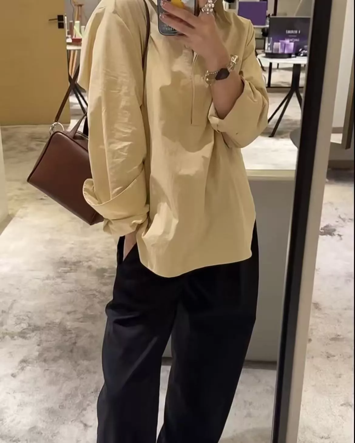 노브랜드 심플 카라 루즈핏 하프버튼 긴소매 셔츠 상세 이미지 11
