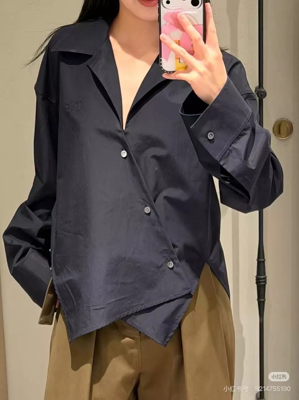 로에베 비대칭 브이넥 언밸런스 셔츠 상세 이미지 29