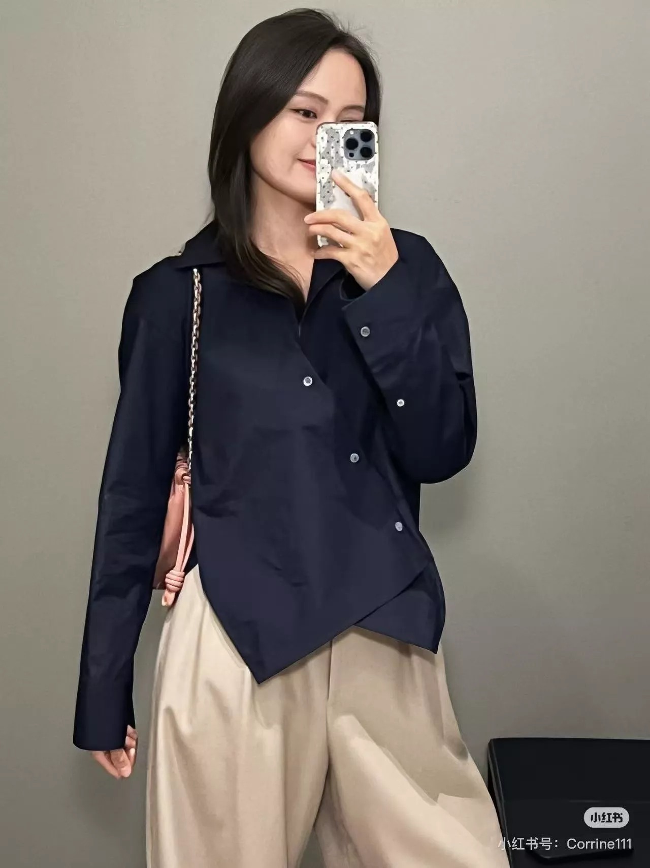 로에베 비대칭 브이넥 언밸런스 셔츠 상세 이미지 31