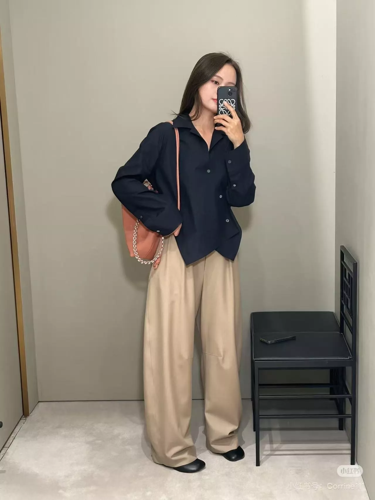 로에베 비대칭 브이넥 언밸런스 셔츠 상세 이미지 32