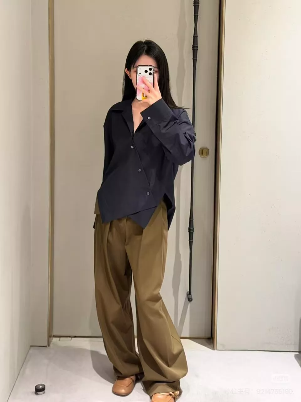 로에베 비대칭 브이넥 언밸런스 셔츠 상세 이미지 27