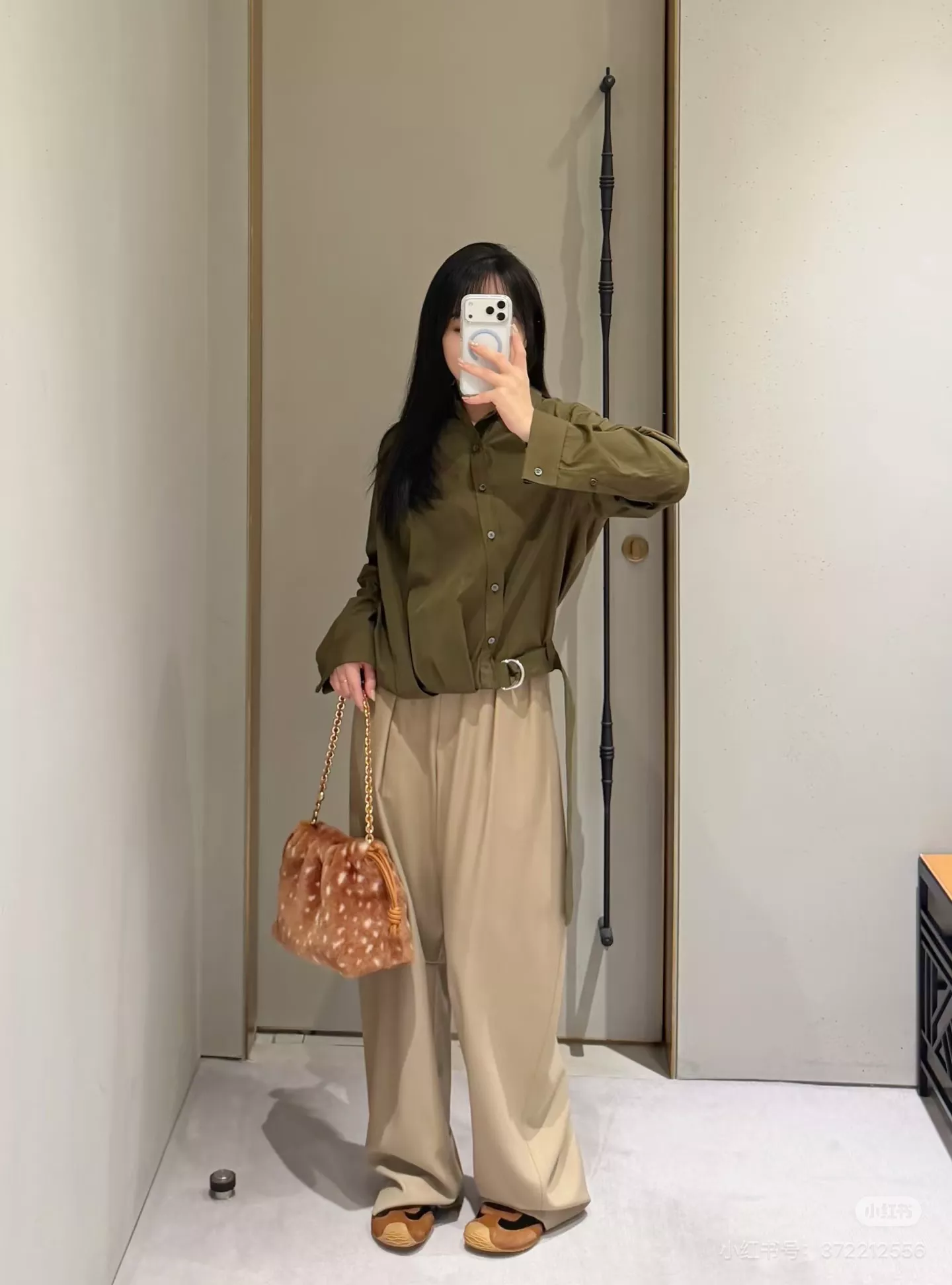 노브랜드 허리 벨트 디테일 슬림핏 카라 셔츠 상세 이미지 21