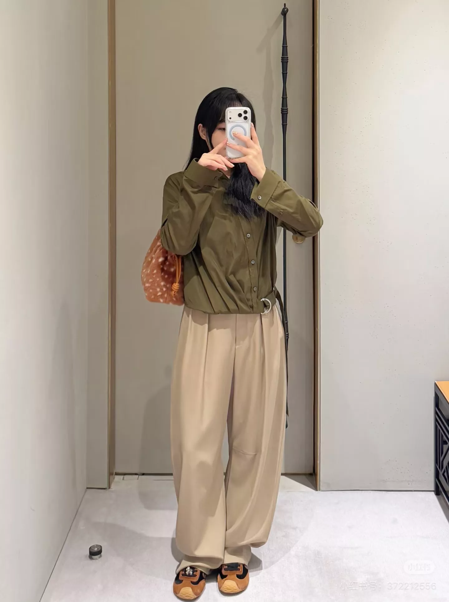 노브랜드 허리 벨트 디테일 슬림핏 카라 셔츠 상세 이미지 22